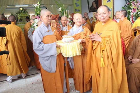 Những Hình Ảnh Cuối Cùng Trước Khi Nhập Kim Quan Bảo Tháp Của Cố Ni Trưởng Hải Triều Âm