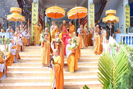 Những Hình Ảnh Cuối Cùng Trước Khi Nhập Kim Quan Bảo Tháp Của Cố Ni Trưởng Hải Triều Âm