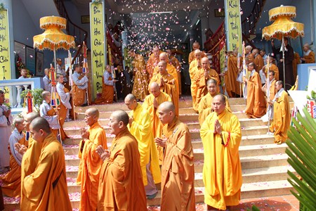 Những Hình Ảnh Cuối Cùng Trước Khi Nhập Kim Quan Bảo Tháp Của Cố Ni Trưởng Hải Triều Âm