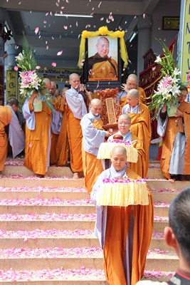 Những Hình Ảnh Cuối Cùng Trước Khi Nhập Kim Quan Bảo Tháp Của Cố Ni Trưởng Hải Triều Âm