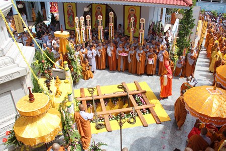 Những Hình Ảnh Cuối Cùng Trước Khi Nhập Kim Quan Bảo Tháp Của Cố Ni Trưởng Hải Triều Âm