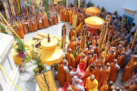 Những Hình Ảnh Cuối Cùng Trước Khi Nhập Kim Quan Bảo Tháp Của Cố Ni Trưởng Hải Triều Âm