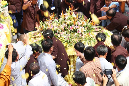 Những Hình Ảnh Cuối Cùng Trước Khi Nhập Kim Quan Bảo Tháp Của Cố Ni Trưởng Hải Triều Âm