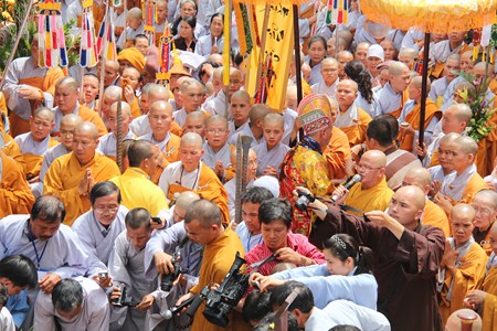 Những Hình Ảnh Cuối Cùng Trước Khi Nhập Kim Quan Bảo Tháp Của Cố Ni Trưởng Hải Triều Âm