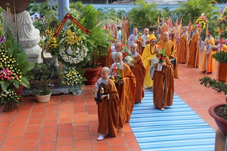 Những Hình Ảnh Cuối Cùng Trước Khi Nhập Kim Quan Bảo Tháp Của Cố Ni Trưởng Hải Triều Âm