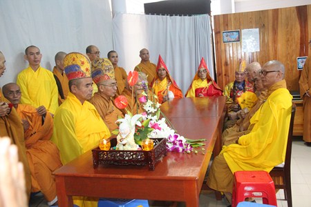 Những Hình Ảnh Cuối Cùng Trước Khi Nhập Kim Quan Bảo Tháp Của Cố Ni Trưởng Hải Triều Âm