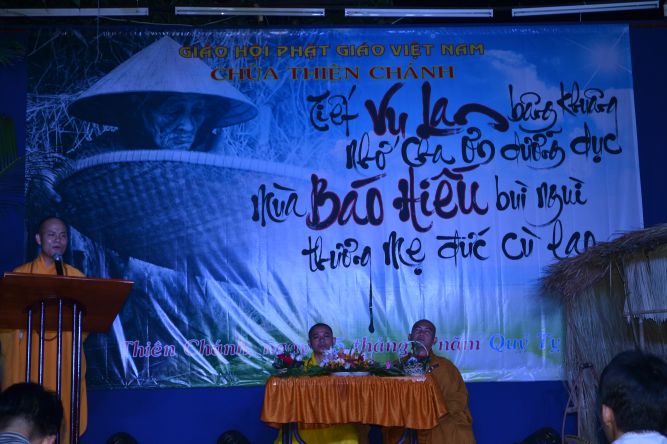 TP.HCM: Lễ cài hoa hồng, dâng quà hiếu hạnh và văn nghệ Vu Lan tại chùa Thiên Chánh