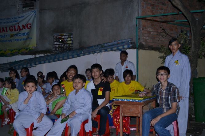 TP.HCM: Lễ cài hoa hồng, dâng quà hiếu hạnh và văn nghệ Vu Lan tại chùa Thiên Chánh