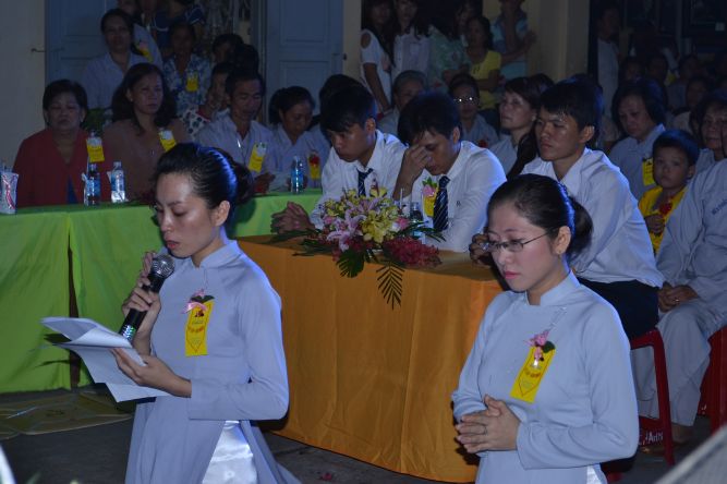 TP.HCM: Lễ cài hoa hồng, dâng quà hiếu hạnh và văn nghệ Vu Lan tại chùa Thiên Chánh