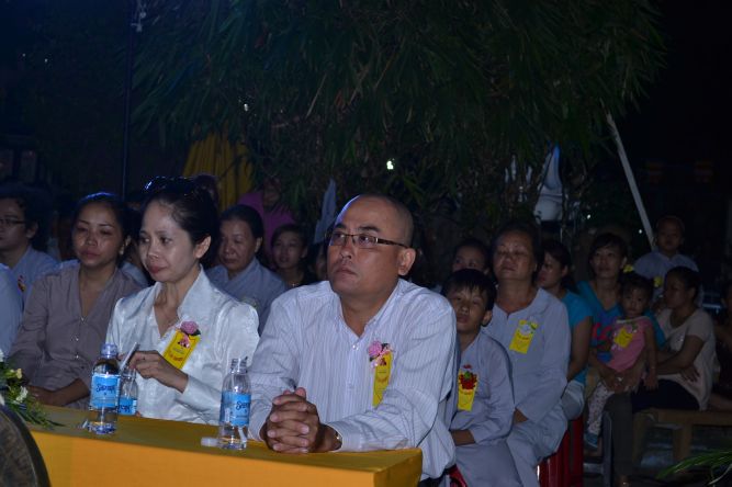 TP.HCM: Lễ cài hoa hồng, dâng quà hiếu hạnh và văn nghệ Vu Lan tại chùa Thiên Chánh
