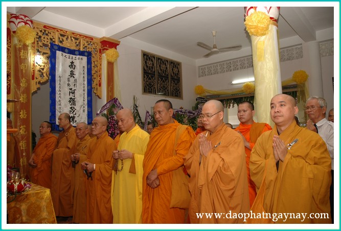 Chùm ảnh: HĐCM - HĐTS GHPGVN viếng giác linh HT. Thích Đạt Đạo