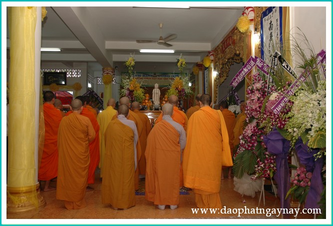Chùm ảnh: HĐCM - HĐTS GHPGVN viếng giác linh HT. Thích Đạt Đạo