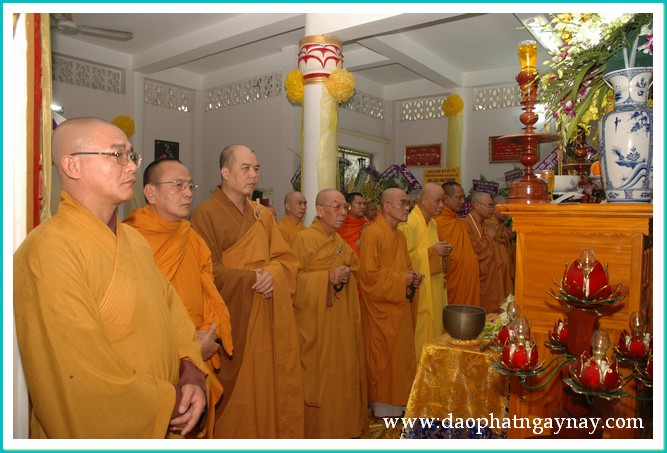 Chùm ảnh: HĐCM - HĐTS GHPGVN viếng giác linh HT. Thích Đạt Đạo