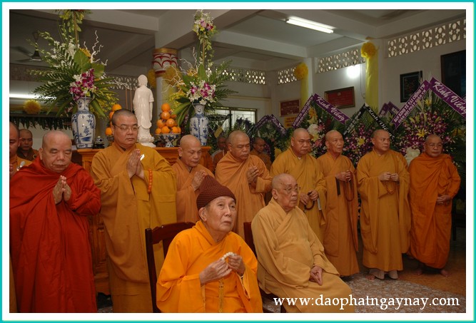 Chùm ảnh: HĐCM - HĐTS GHPGVN viếng giác linh HT. Thích Đạt Đạo