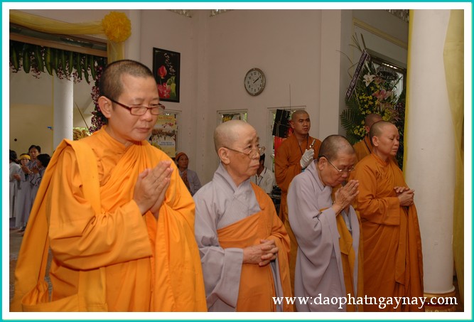 Chùm ảnh: HĐCM - HĐTS GHPGVN viếng giác linh HT. Thích Đạt Đạo