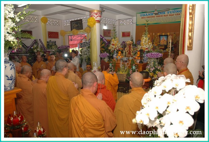 Chùm ảnh: HĐCM - HĐTS GHPGVN viếng giác linh HT. Thích Đạt Đạo