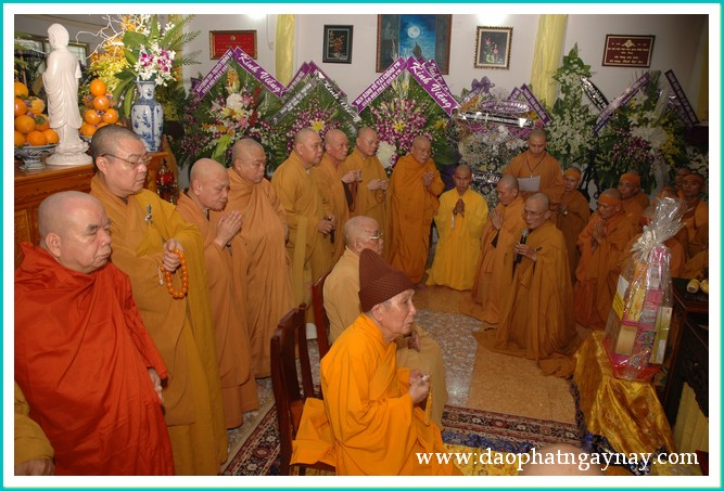 Chùm ảnh: HĐCM - HĐTS GHPGVN viếng giác linh HT. Thích Đạt Đạo
