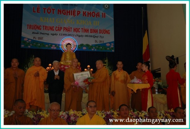 Lễ tốt nghiệp khóa II và khai giảng khóa III trường Trung Cấp Phật Học Bình Dương