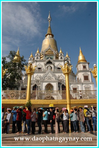 Chùm ảnh: Đại lễ dâng y Kathina tại tổ đình Bửu Long - Q9 - PL: 2557 - DL: 2013