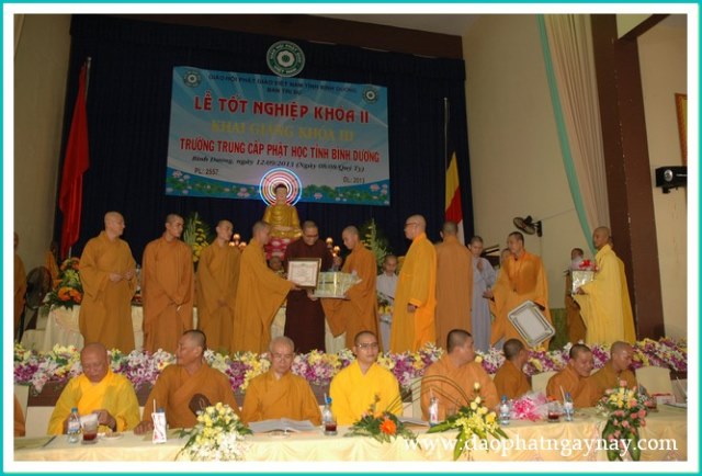 Lễ tốt nghiệp khóa II và khai giảng khóa III trường Trung Cấp Phật Học Bình Dương