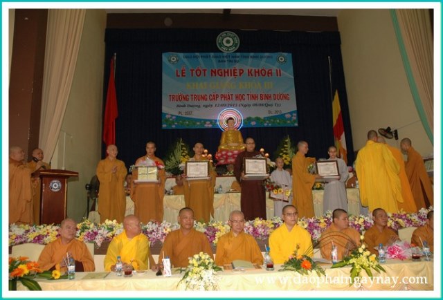 Lễ tốt nghiệp khóa II và khai giảng khóa III trường Trung Cấp Phật Học Bình Dương