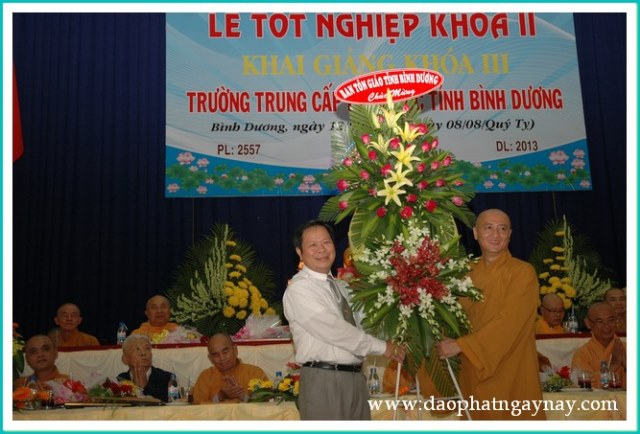 Lễ tốt nghiệp khóa II và khai giảng khóa III trường Trung Cấp Phật Học Bình Dương