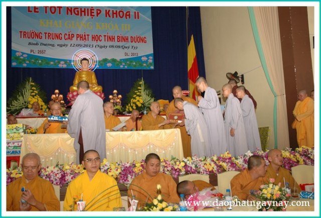 Lễ tốt nghiệp khóa II và khai giảng khóa III trường Trung Cấp Phật Học Bình Dương