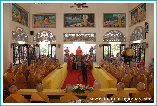 TP. HCM: Lễ dâng y Ca Sa tại Quan Âm tu viện