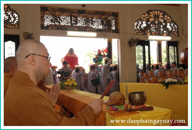 TP. HCM: Lễ dâng y Ca Sa tại Quan Âm tu viện