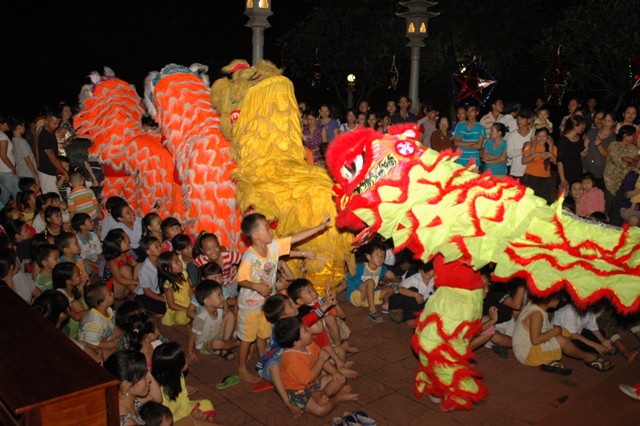 TP. HCM: Vui tết Trung Thu tại chùa Bửu Long