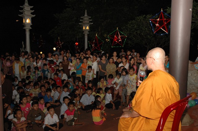 TP. HCM: Vui tết Trung Thu tại chùa Bửu Long