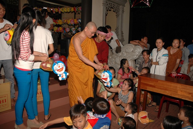 TP. HCM: Vui tết Trung Thu tại chùa Bửu Long