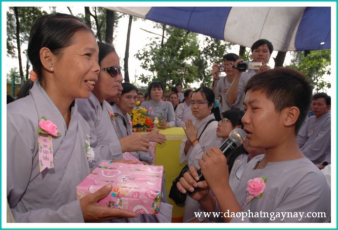 Bình Dương: Tấm lòng hiếu đạo của người khiếm thị