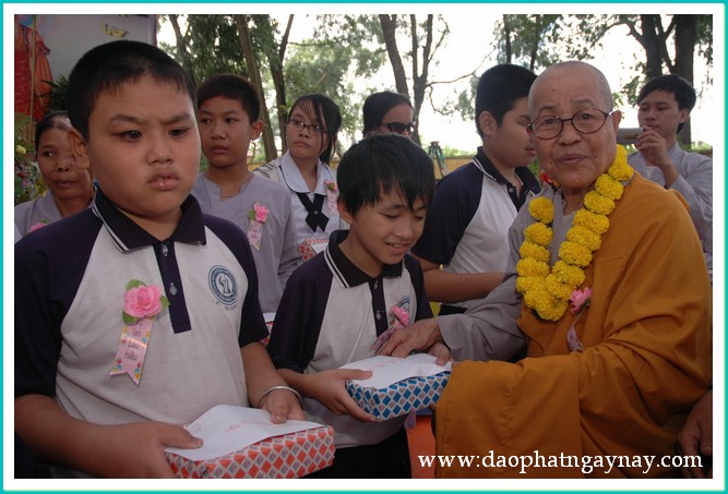 Bình Dương: Tấm lòng hiếu đạo của người khiếm thị