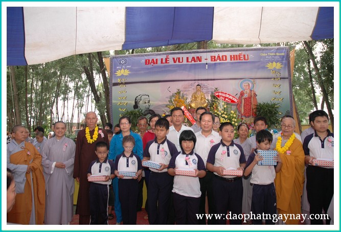 Bình Dương: Tấm lòng hiếu đạo của người khiếm thị