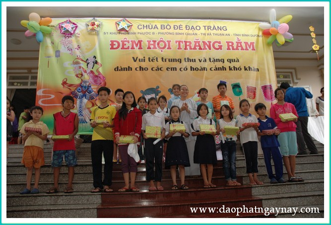 Bình Dương: Đêm hội trăng rằm dành cho các em có hoàn cảnh khó khăn