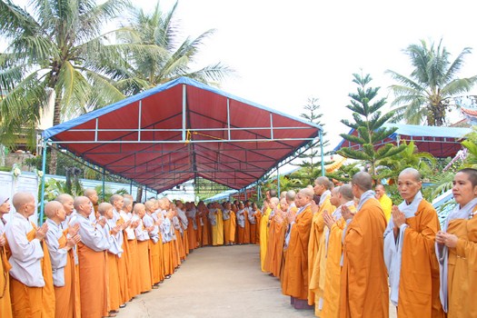 Hình Ảnh Cung Thỉnh Linh Mô Ni Trưởng Hải Triều Âm Tham Phật Yết Tổ