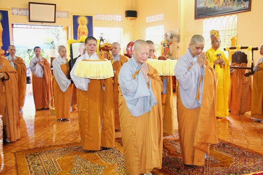 Hình Ảnh Cung Thỉnh Linh Mô Ni Trưởng Hải Triều Âm Tham Phật Yết Tổ