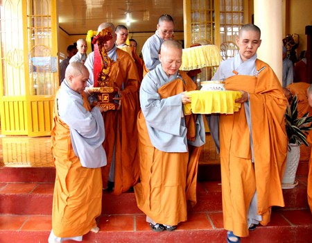 Hình Ảnh Cung Thỉnh Linh Mô Ni Trưởng Hải Triều Âm Tham Phật Yết Tổ