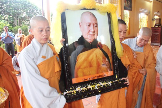 Hình Ảnh Cung Thỉnh Linh Mô Ni Trưởng Hải Triều Âm Tham Phật Yết Tổ