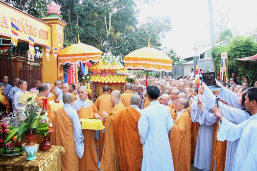 Hình Ảnh Cung Thỉnh Linh Mô Ni Trưởng Hải Triều Âm Tham Phật Yết Tổ
