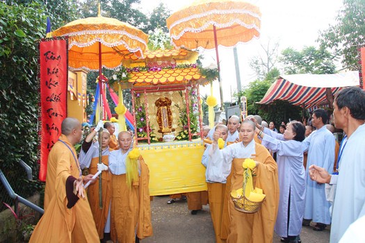 Hình Ảnh Cung Thỉnh Linh Mô Ni Trưởng Hải Triều Âm Tham Phật Yết Tổ