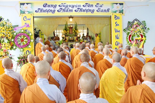 Hình Ảnh Cung Thỉnh Linh Mô Ni Trưởng Hải Triều Âm Tham Phật Yết Tổ