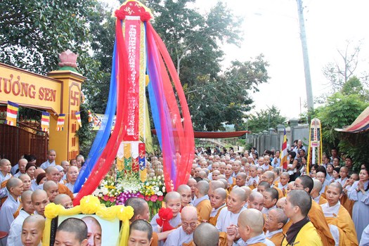 Hình Ảnh Cung Thỉnh Linh Mô Ni Trưởng Hải Triều Âm Tham Phật Yết Tổ