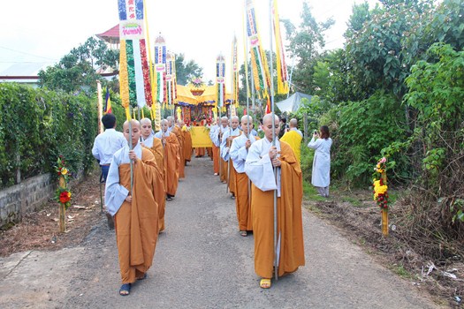 Hình Ảnh Cung Thỉnh Linh Mô Ni Trưởng Hải Triều Âm Tham Phật Yết Tổ