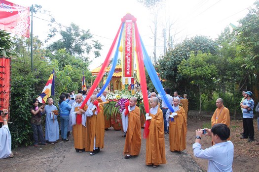 Hình Ảnh Cung Thỉnh Linh Mô Ni Trưởng Hải Triều Âm Tham Phật Yết Tổ
