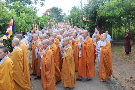 Hình Ảnh Cung Thỉnh Linh Mô Ni Trưởng Hải Triều Âm Tham Phật Yết Tổ