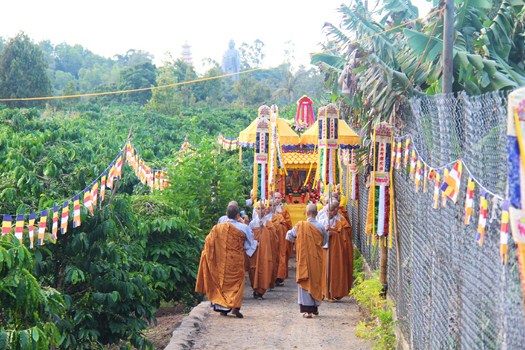 Hình Ảnh Cung Thỉnh Linh Mô Ni Trưởng Hải Triều Âm Tham Phật Yết Tổ