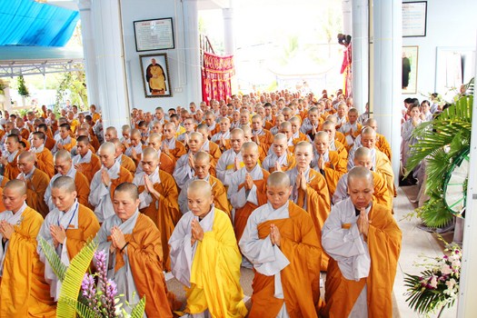 Hình Ảnh Cung Thỉnh Linh Mô Ni Trưởng Hải Triều Âm Tham Phật Yết Tổ