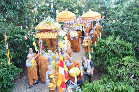 Hình Ảnh Cung Thỉnh Linh Mô Ni Trưởng Hải Triều Âm Tham Phật Yết Tổ